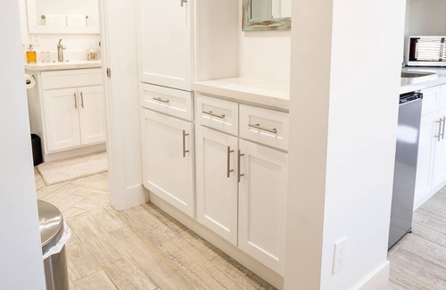 Encanto Apartamento | Stylish Private Guest Suite, central to it all!
