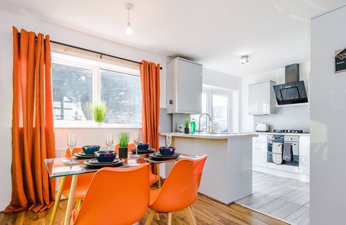 Radcliffe Casa | Stylish Radcliffe House Sleeping 4 Guests