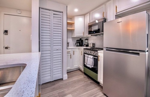 South Hyde Park Apartamento | Stylish Remodel in Central KC