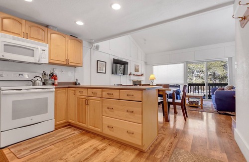 Bear Valley Condominio | Stylish, Remodeled Condo - Creekside #14 by Bear Valley Vacation Rentals