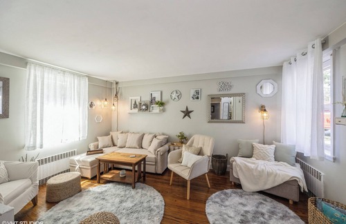 Southeast Yonkers Apartamento | Stylish Retreat Blocks to Vibrant Bronx-Yonkers Pub Scene; 25 Minutes to NYC