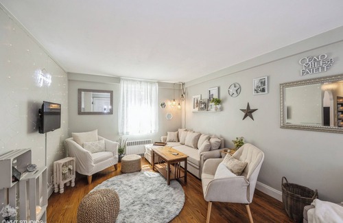 Southeast Yonkers Apartamento | Stylish Retreat Blocks to Vibrant Bronx-Yonkers Pub Scene; 25 Minutes to NYC