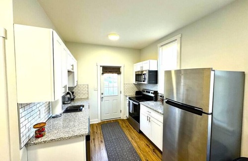 Wilmington Apartamento | Stylish Retreat in Bayard Square - King Bed, Fast WiFi!