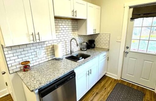 Wilmington Apartamento | Stylish Retreat in Bayard Square - King Bed, Fast WiFi!
