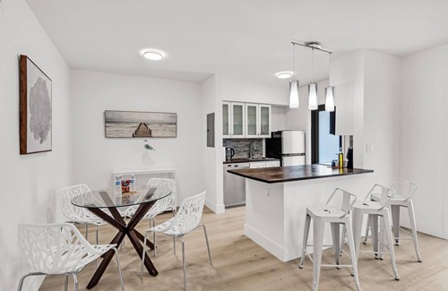 Croissant Park Condominio | Stylish Retreat with Free Parking & Great Location