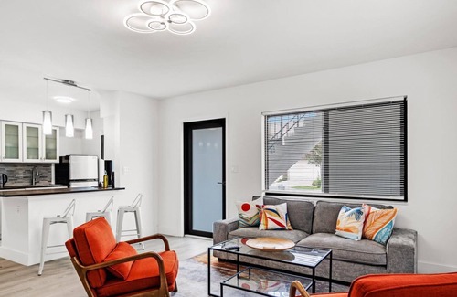 Croissant Park Condominio | Stylish Retreat with Free Parking & Great Location