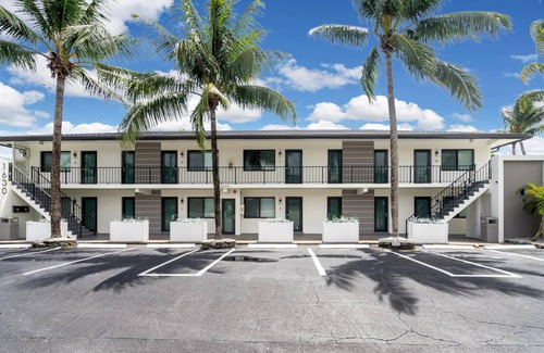 Croissant Park Condominio | Stylish Retreat with Free Parking & Great Location