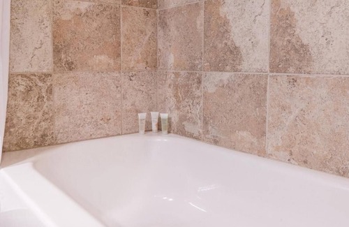 Rancho Santa Fe Hotel | Stylish Retreat w/ Golf Views, Spa, Pool & Dining Near Coastal Hotspots