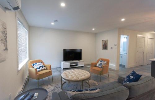 Riverview Casa | Stylish retreat with Garage