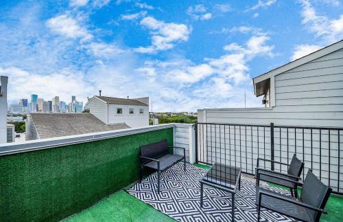 East Downtown Houston Casa | Stylish Rooftop - East Downtown 3BR Near Everything