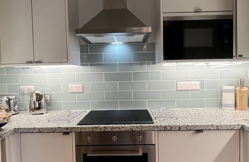 Mumbles Apartamento | Stylish Rotherslade/Langland beach view apartment - 1 min from the beach