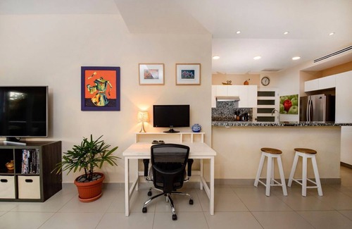 Colonia Centro Condominio | Stylish & Spacious 3 bdrm condo Pool, Wi-Fi.
