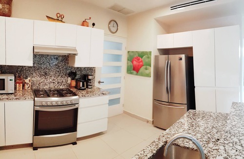 Colonia Centro Condominio | Stylish & Spacious 3 bdrm condo Pool, Wi-Fi.