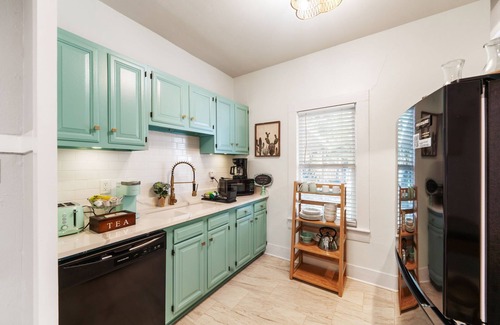 San Antonio Cabaña | Esta acogedora casa- minutos del Pearl District, el centro, el aeropuerto,