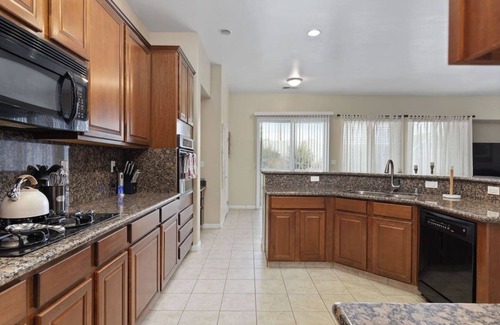 Greenacres Casa | Stylish Silver Falls 4BR KING Master Game Room