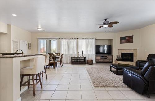 Greenacres Casa | Stylish Silver Falls 4BR KING Master Game Room
