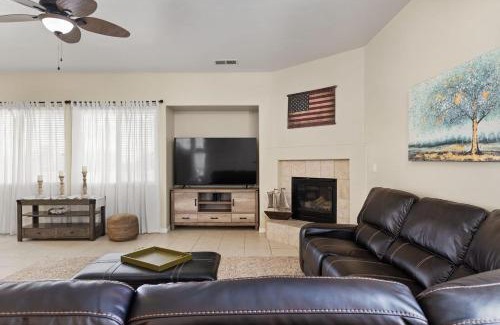 Greenacres Casa | Stylish Silver Falls 4BR KING Master Game Room