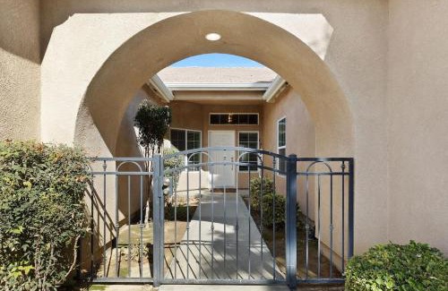 Greenacres Casa | Stylish Silver Falls 4BR KING Master Game Room