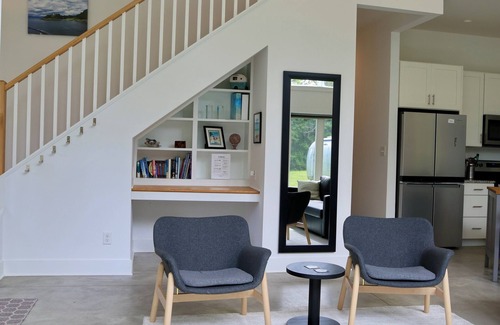 Berlin Casa | Stylish Southpoint Retreat - Spacious 4 Bed Barndominium near Assateague Beach
