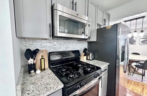 Clinton Township Casa | Stylish, Spacious, 4 TV's, Game Room w/ Bar and Lounge Area