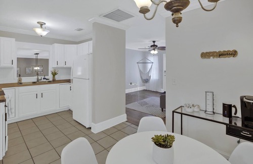 St. Marys Casa | Stylish, Spacious 3 Bedroom Home - FREE BIKES-