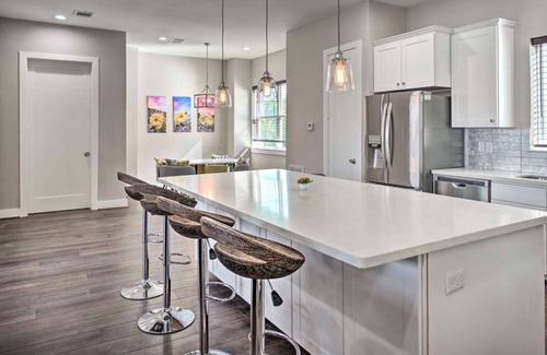 Riverside Terrace Casa | Lovely 3-bedroom townhome with AC in vibrant Houston