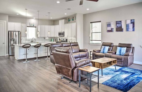 Riverside Terrace Casa | Lovely 3-bedroom townhome with AC in vibrant Houston