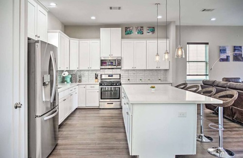 Riverside Terrace Casa | Lovely 3-bedroom townhome with AC in vibrant Houston