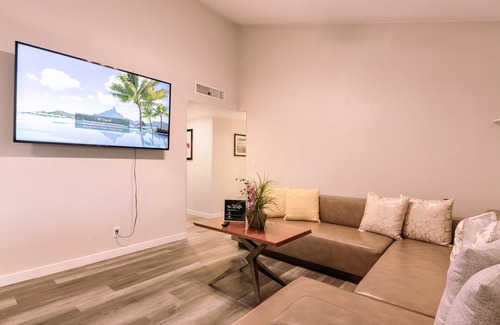Paradise Casa | Stylish & Spacious ~ 5★ Location ~ Backyard ~ Pool