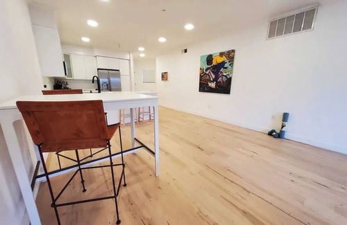 Koreatown Condominio | Stylish, Spacious, and Modern: 2 Bedroom Apartment in the Heart of Los Angeles