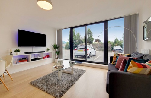 Wimbledon Park Casa | Stylish Spacious Duplex Apt With Parking