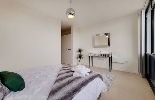 Wimbledon Park Casa | Stylish Spacious Duplex Apt With Parking