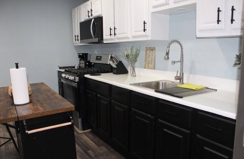 Newark Apartamento | Stylish & Spacious Newark Retreat - Perfect for City Getaways!