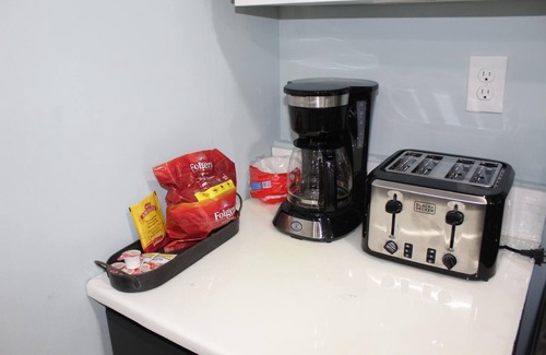 Newark Apartamento | Stylish & Spacious Newark Retreat - Perfect for City Getaways!