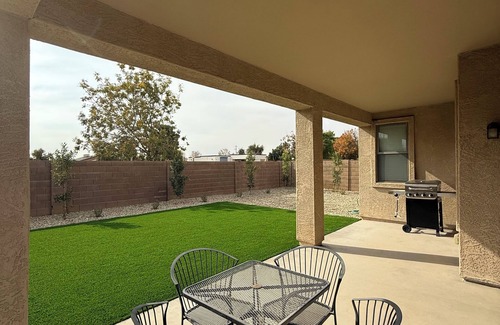Surprise Casa | Stylish & Spacious Retreat Near Surprise Stadium - Room to Spread Out!