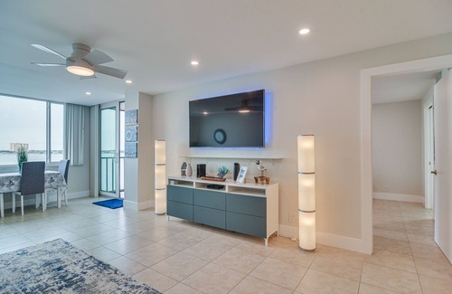 Palma del Mar Condominio | Stylish St Petersburg Condo w/ Balcony + Bay Views