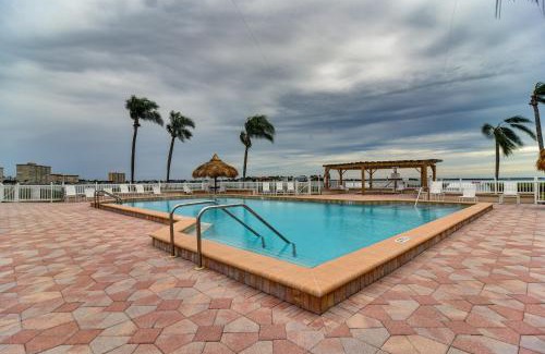 Palma del Mar Apartamento | Stylish St Petersburg Condo with Balcony and Bay Views