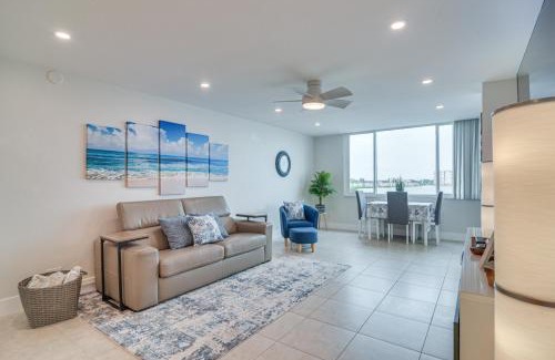 Palma del Mar Apartamento | Stylish St Petersburg Condo with Balcony and Bay Views