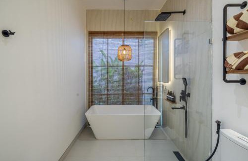 Petulu Villa | Stylish Stay in Bergamo - 2BR with Private Pool and Great Location
