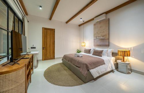 Petulu Villa | Stylish Stay in Bergamo - 2BR with Private Pool and Great Location