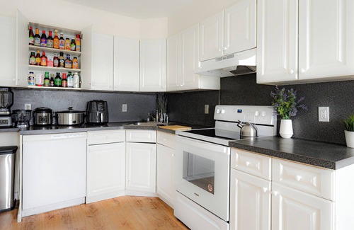 Southeast Yonkers Casa | Stylish Stay in City’s Best Spot - The Perfect Stay