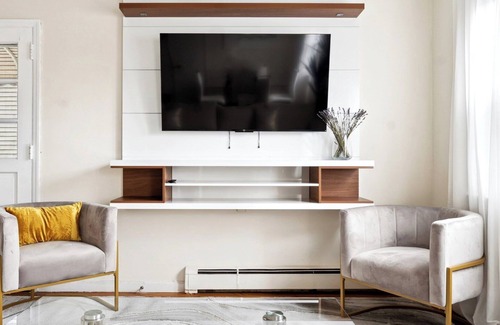 Southeast Yonkers Casa | Stylish Stay in City’s Best Spot - The Perfect Stay
