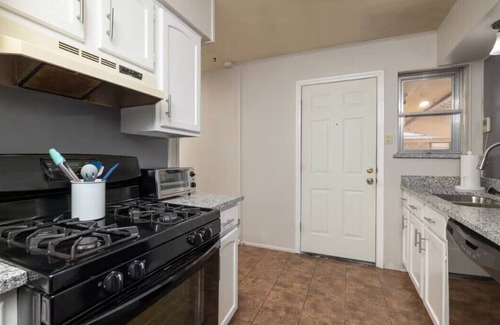 Denton Casa | Stylish Stay on Cordell Heart of Denton Living