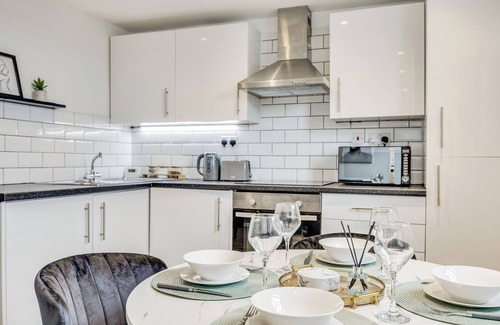 Ware Apartamento | Stylish stay Ware town + parking