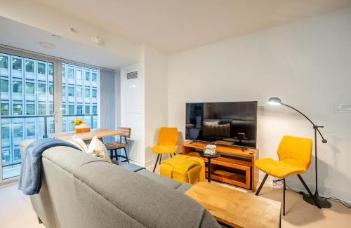 Bay Cloverhill Casa | Stylish Stay with City Views, Pool and Gym