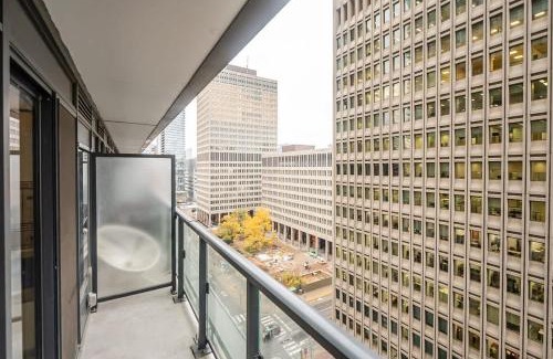 Bay Cloverhill Casa | Stylish Stay with City Views, Pool and Gym