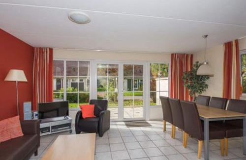 Hellendoorn Casa | Stylish Stay with Garden View