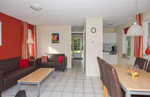 Hellendoorn Casa | Stylish Stay with Garden View