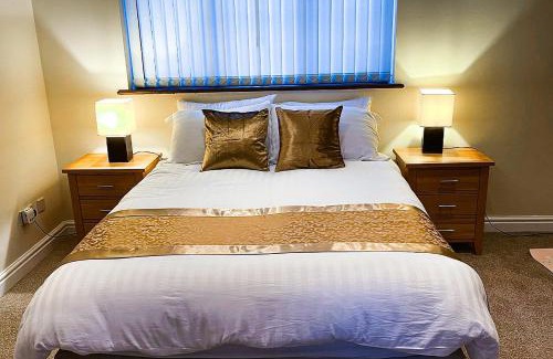 Saintbury Casa | Stylish Stratford upon Avon Stay - Gated Parking - Sleeps 6