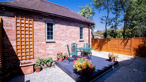 Saintbury Casa | Stylish Stratford upon Avon Stay - Gated Parking - Sleeps 6